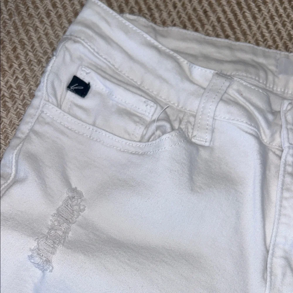 KanCan Distressed White BERMUDA SHORTS Size 9/28